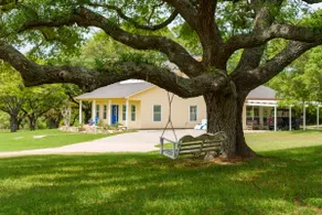 Private Retreat on 50 Acres of Countryside Bliss! - Image 3