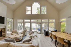 Spacious Cottage on Lake Michigan: Stunning Views! - Image 3