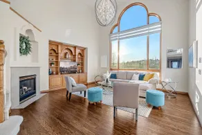Bright & Spacious 5-BR w/ Ravine Views in Edgemont - Image 3