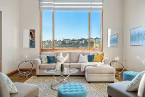 Bright & Spacious 5-BR w/ Ravine Views in Edgemont - Image 5