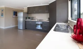 Ocean View Executive Apartment 2 - Image 5