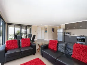 Ocean View Executive Apartment 2 - Image 4