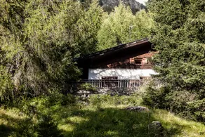 Chalet 'Am Reschensee' con vistas al lago, terraza privada y jardín privado - Image 2