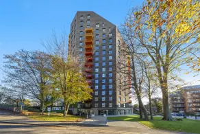 Central-flat with parking for long & short stay - Image 2