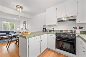 3 bedroom home - walk to Twin Lakes & Harbor! - Image 2