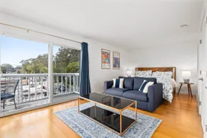 3 bedroom home - walk to Twin Lakes & Harbor! - Image 3