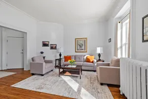 Spacious Downtown Retreat at Ole King Square - Image 4