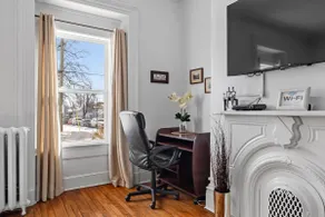 Spacious Downtown Retreat at Ole King Square - Image 5