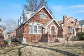 Blair's Amazing House Sleeps 10 5 Beds 2 Bath - Image 3