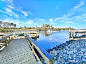 Watch the Yachts Waterway Landing Retreat w Pool - Image 4