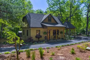 Garden Cottage-historic cottagew/hot tub - Image 2