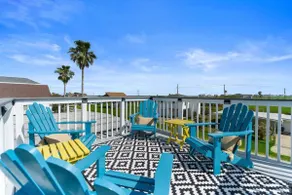 Coastal Getaway with Big Yard, Close to Beach - Image 2
