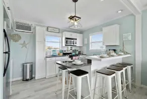 Coastal Getaway with Big Yard, Close to Beach - Image 4