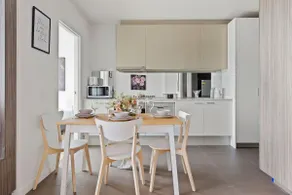 Docklands 3BR Getaway Harbour View & Free Parking - Image 5