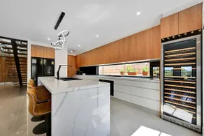Grand Stirling - Elite Escape, Unparalleled Luxury - Image 2