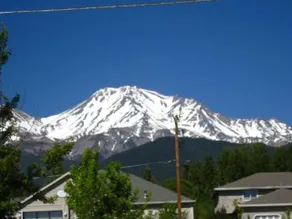 Shasta Star. Mountain views in downtown Mt. Shasta - Image 4