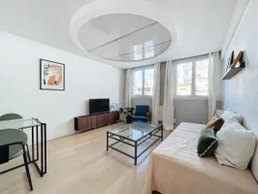 Luxury apartment near train station - Image 2