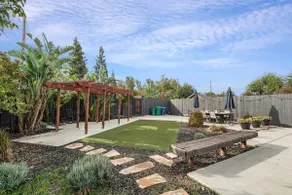 Bordeaux Bungalow | Walk to Downtown, Dogs Welcome - Image 2