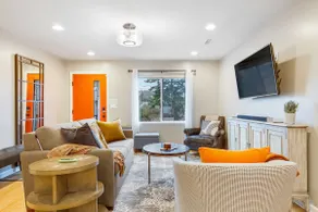 Renovated 2BR Home Near Light Rail & Pike Place - Image 4