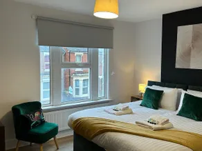 3 Bed Chill Glouc Free Parking - Image 2