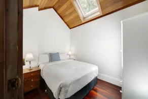 The Globe Cottage - Image 3
