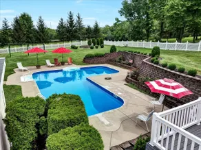 Louisville Country Manor - Pool & Pickleball! - Image 2