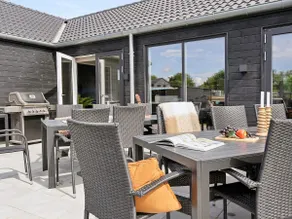 Spacious retreat near the beach - by Traum - Image 2