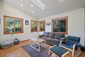 House near Lake w Beautiful Acres to Explore - Image 4