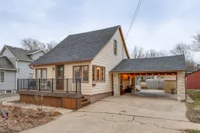 Clear Lake Vacation Rental: Walk to City Beach! - Image 2