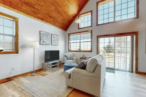 1BR vineyard stay with firepit, grill, & EVC - Image 4