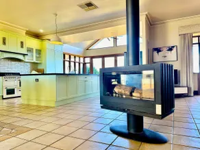 Condor Estate Spacious with Vineyard & Fireplace - Image 5