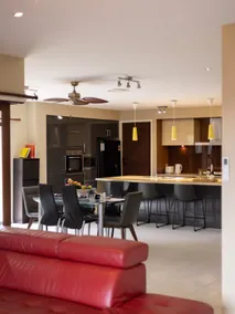 Stylish 6BR Family friendly House Stretton - Image 3
