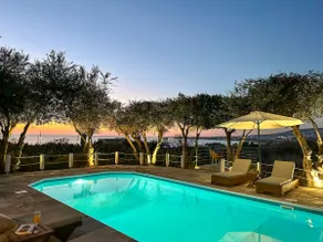 Blue Waves Villa: Seaside Serenity Awaits - Image 2