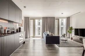 Spacious 2 bed in Stratford w/ pool + rooftop - Image 5