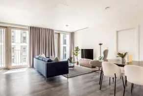 Spacious 2 bed in Stratford w/ pool + rooftop - Image 4