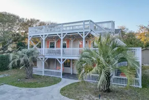 On The Rocks| 5BR· Walk to Beach· Decks· Sleeps 12 - Image 2