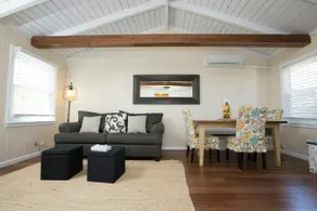 One Bedroom Oceanside Bungalow - Walk to Town - Image 5