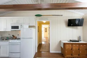 One Bedroom Oceanside Bungalow - Walk to Town - Image 3
