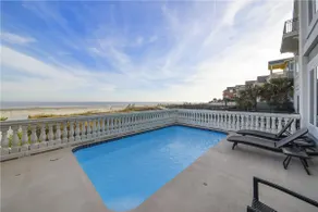 Oceanfront Home w / grande piscine, ascenseur, table de billard, entièrement rénové! - Image 2
