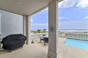 Oceanfront Home w / grande piscine, ascenseur, table de billard, entièrement rénové! - Image 4