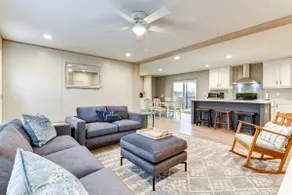 Hudson Oaks Country Creekside Home: Hot Tub & Deck - Image 5