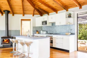 Hidden Orchard - Pet Friendly - 4 Mins Walk to Beach - Image 5