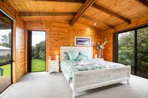 Hidden Orchard - Pet Friendly - 4 Mins Walk to Beach - Image 3