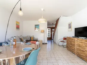 Les Iris by Interhome - Image 3