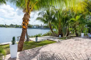Tropical Waterfront Gem Near Aventura & The Beach - Image 2