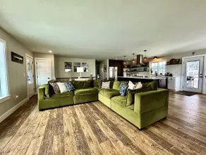 Cottage On Waterfowl Pond/Dog Friendly Fenced Yard - Image 3