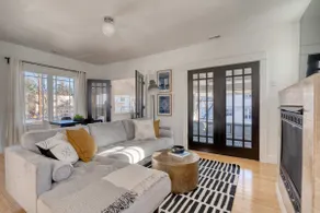 Bright 3BR/2BA | Steps to Hawthorne | 5 Beds - Image 3