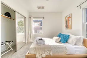 Bright 3BR/2BA | Steps to Hawthorne | 5 Beds - Image 4