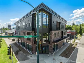 Top floor downtown dog friendly condo. Hot tub too - Image 5