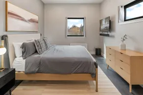 Top floor downtown dog friendly condo. Hot tub too - Image 3